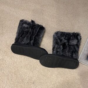 Cozy Faux Fur Winter Boots in Gray